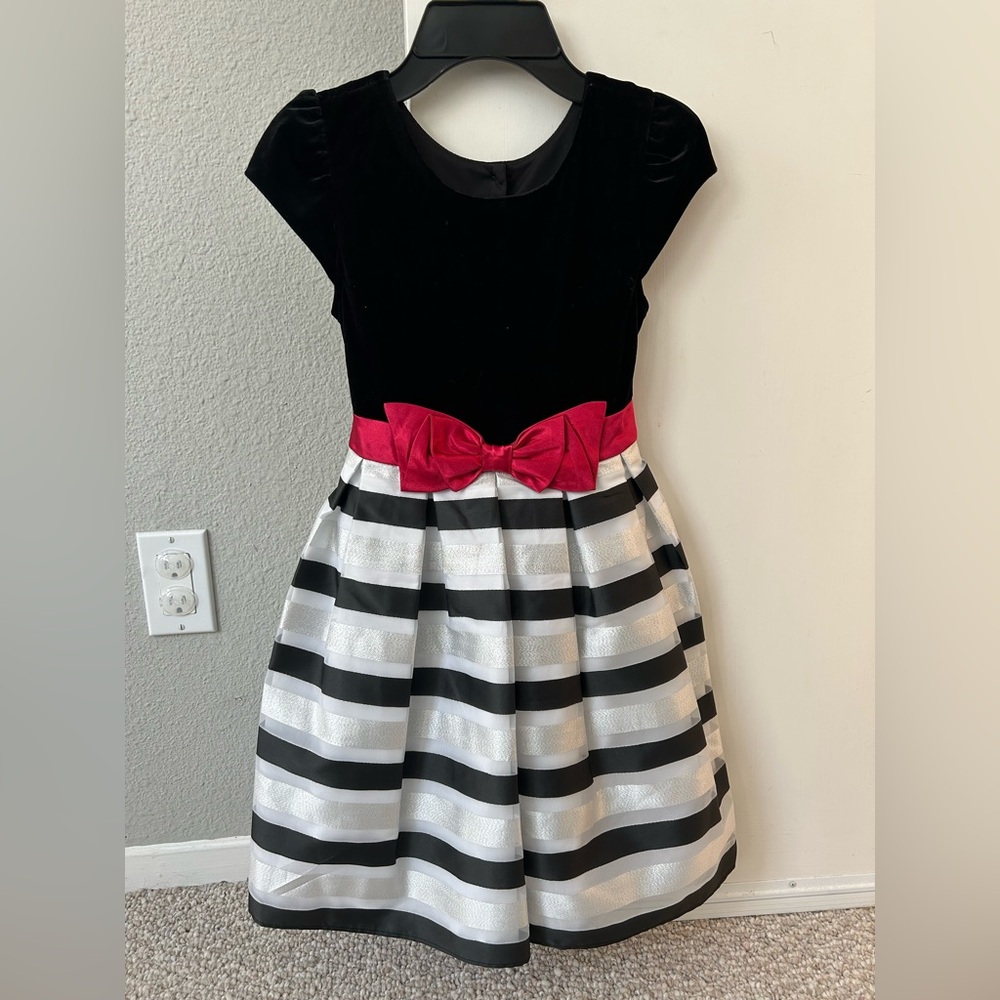 NWOT Girl’s Holiday Formal Dress size 7